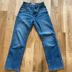 Madewell 90’s straight jeans in size 23p. Only worn a handful of times